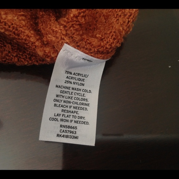 NWT V-Neck Curled Ply Knit Sweater - Picture 3 of 3